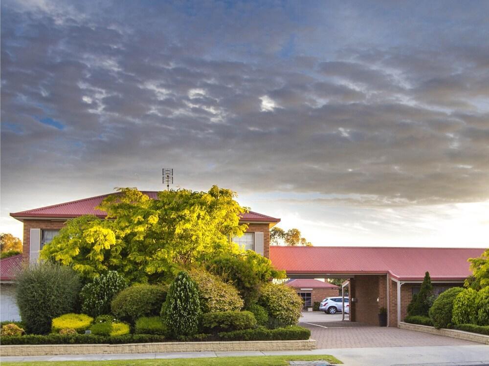 Colonial Motor Inn Bairnsdale Golden Chain Property Esterno foto