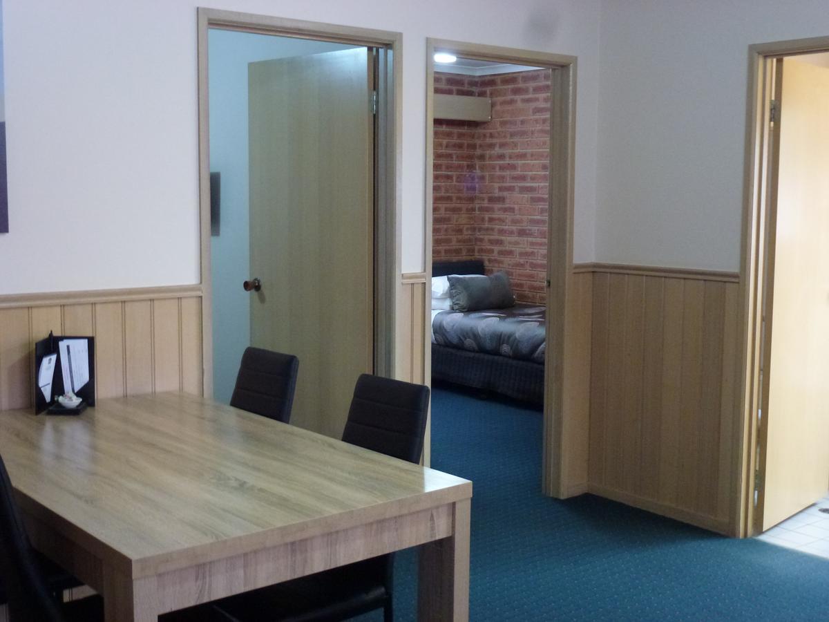 Colonial Motor Inn Bairnsdale Golden Chain Property Esterno foto