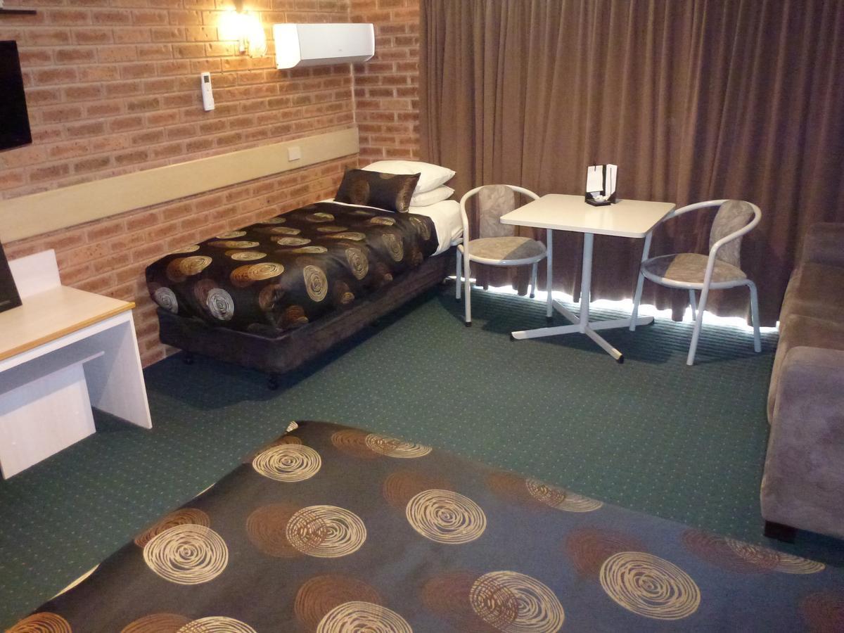 Colonial Motor Inn Bairnsdale Golden Chain Property Esterno foto