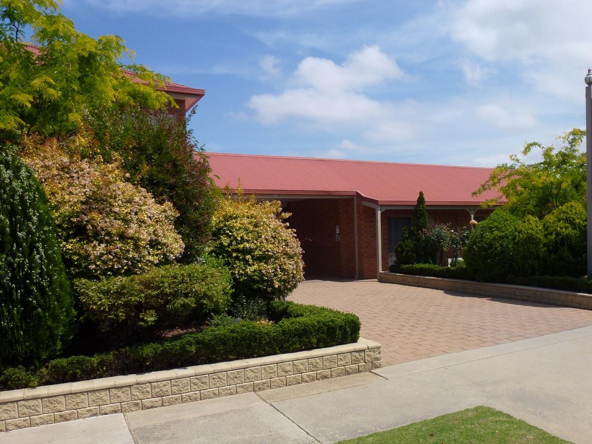 Colonial Motor Inn Bairnsdale Golden Chain Property Esterno foto