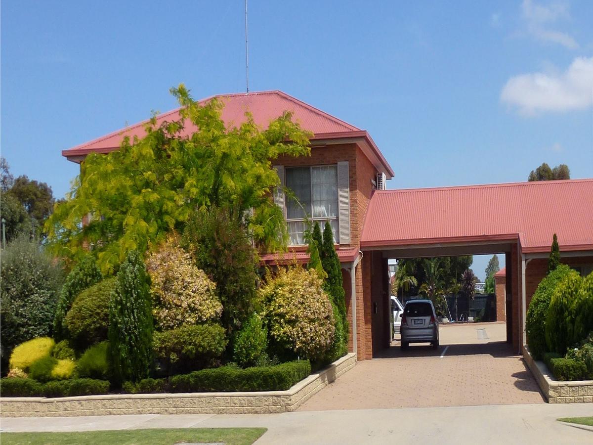 Colonial Motor Inn Bairnsdale Golden Chain Property Esterno foto