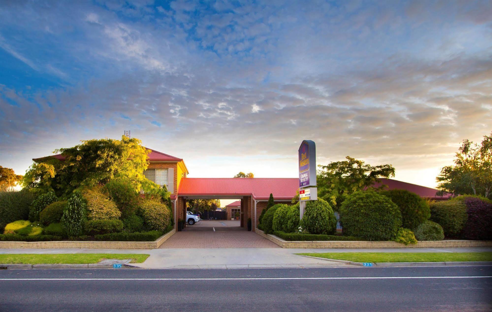 Colonial Motor Inn Bairnsdale Golden Chain Property Esterno foto