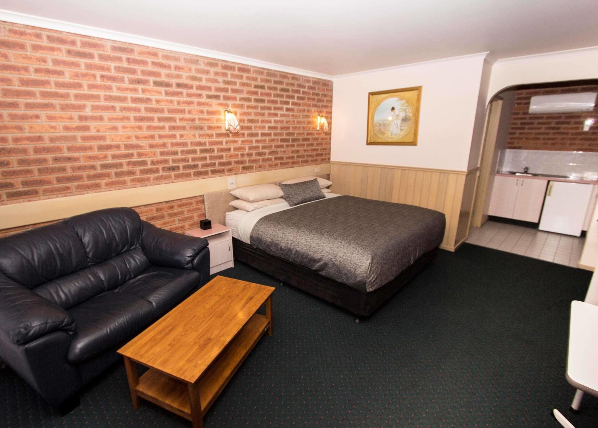 Colonial Motor Inn Bairnsdale Golden Chain Property Esterno foto