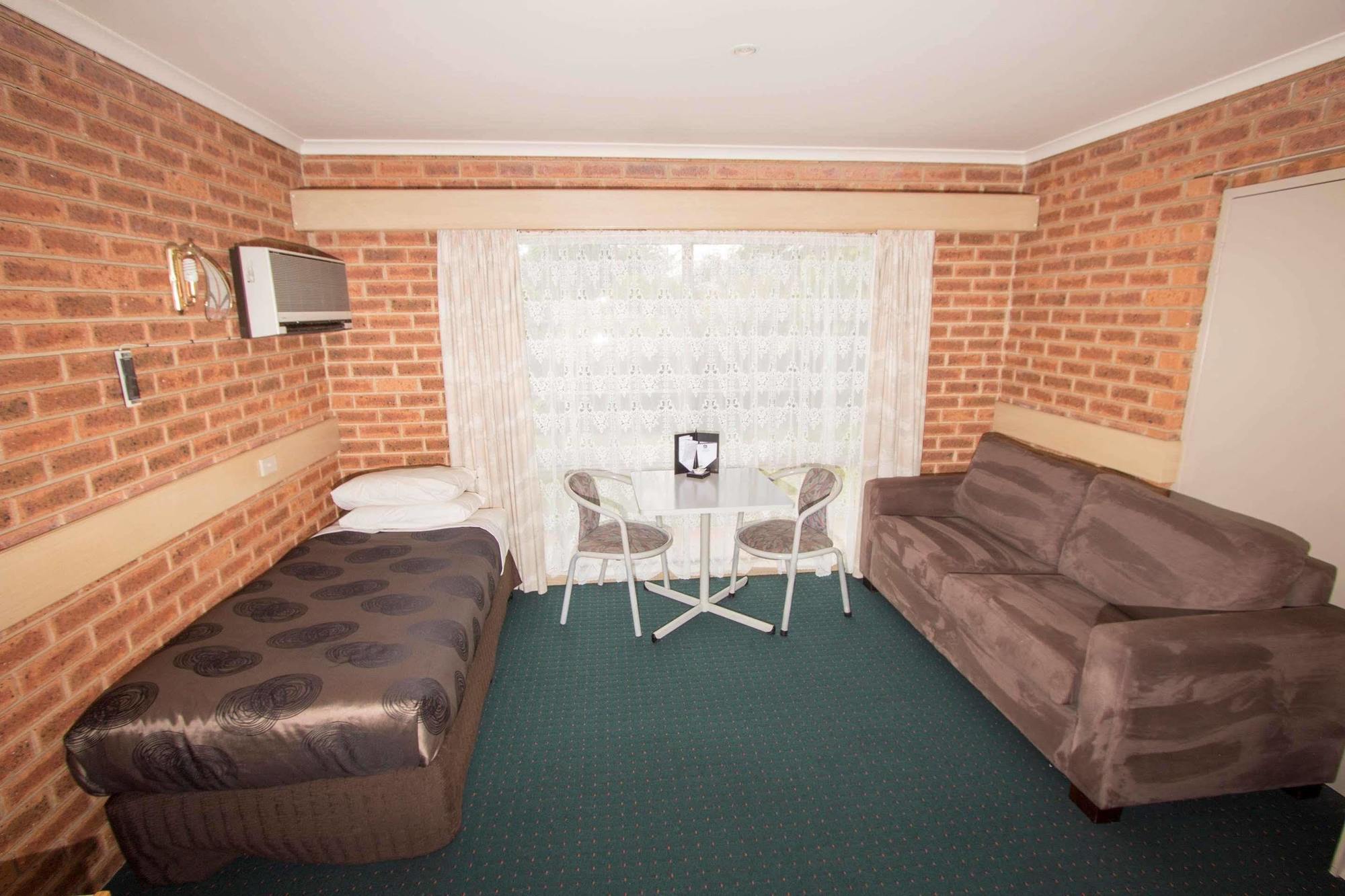 Colonial Motor Inn Bairnsdale Golden Chain Property Esterno foto