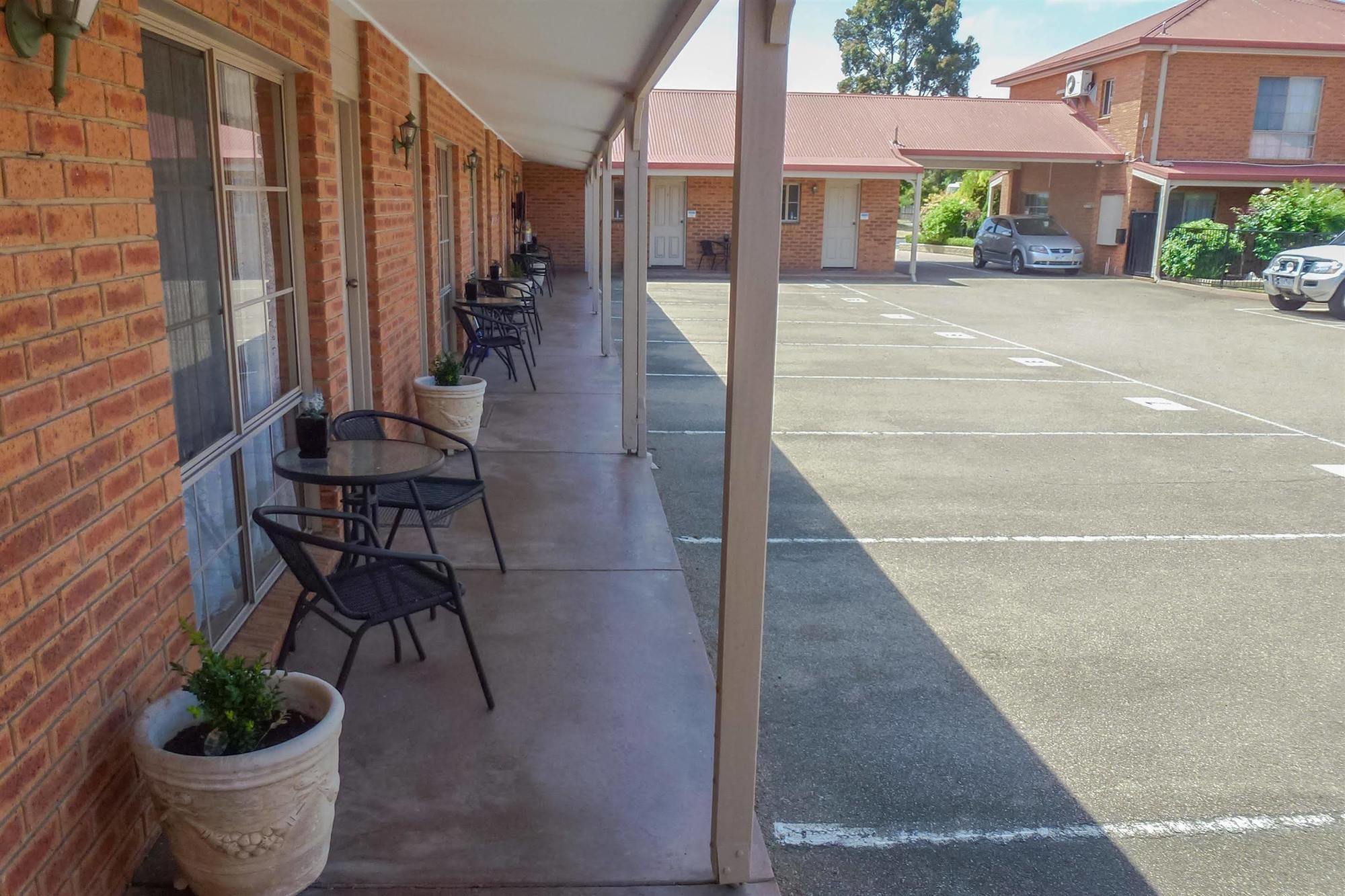 Colonial Motor Inn Bairnsdale Golden Chain Property Esterno foto