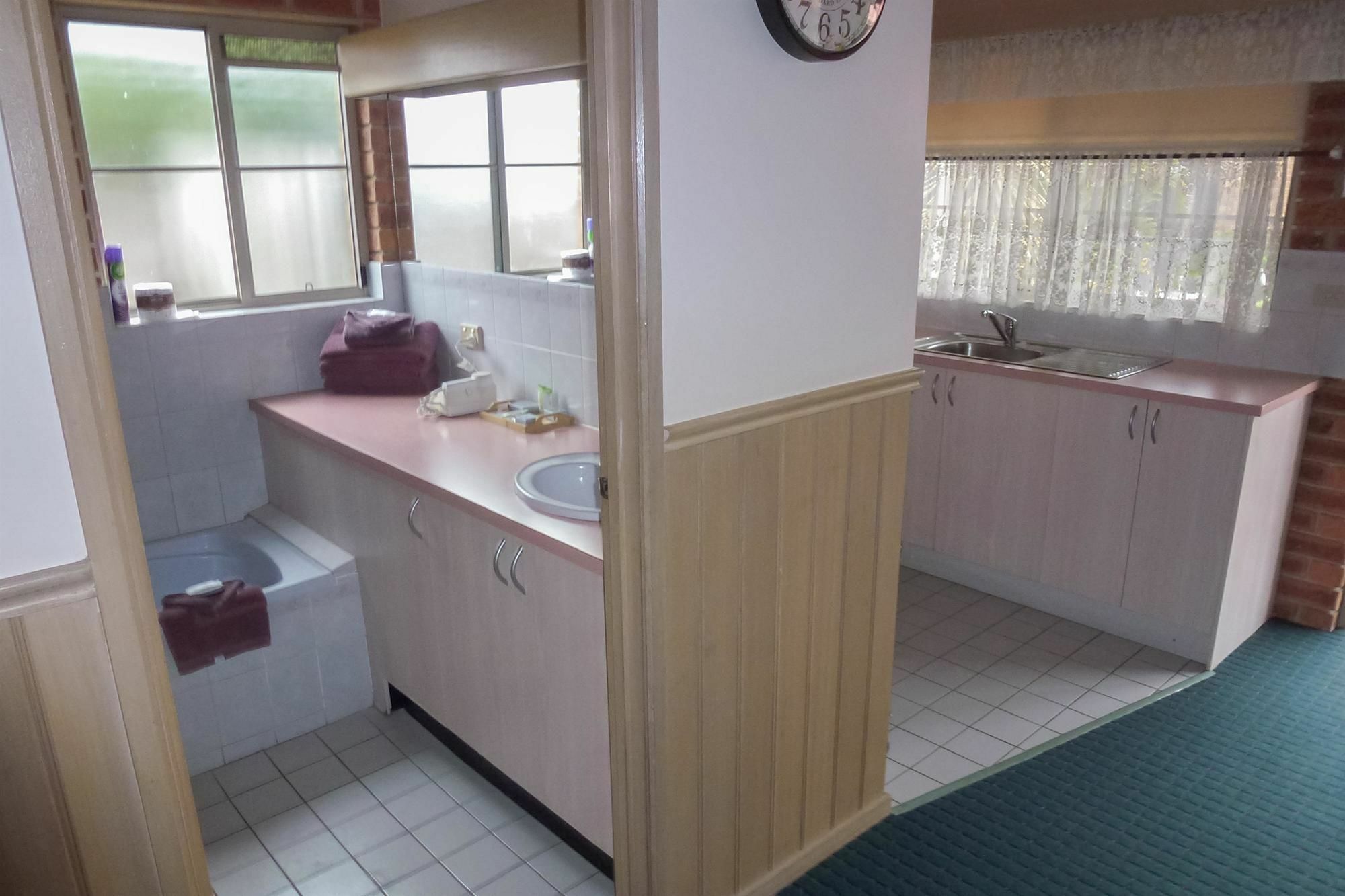 Colonial Motor Inn Bairnsdale Golden Chain Property Esterno foto